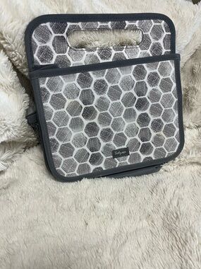 EUC✨THIRTY ONE ✨Gray Hexagon Pattern Lunch Tote with Cutout Handle